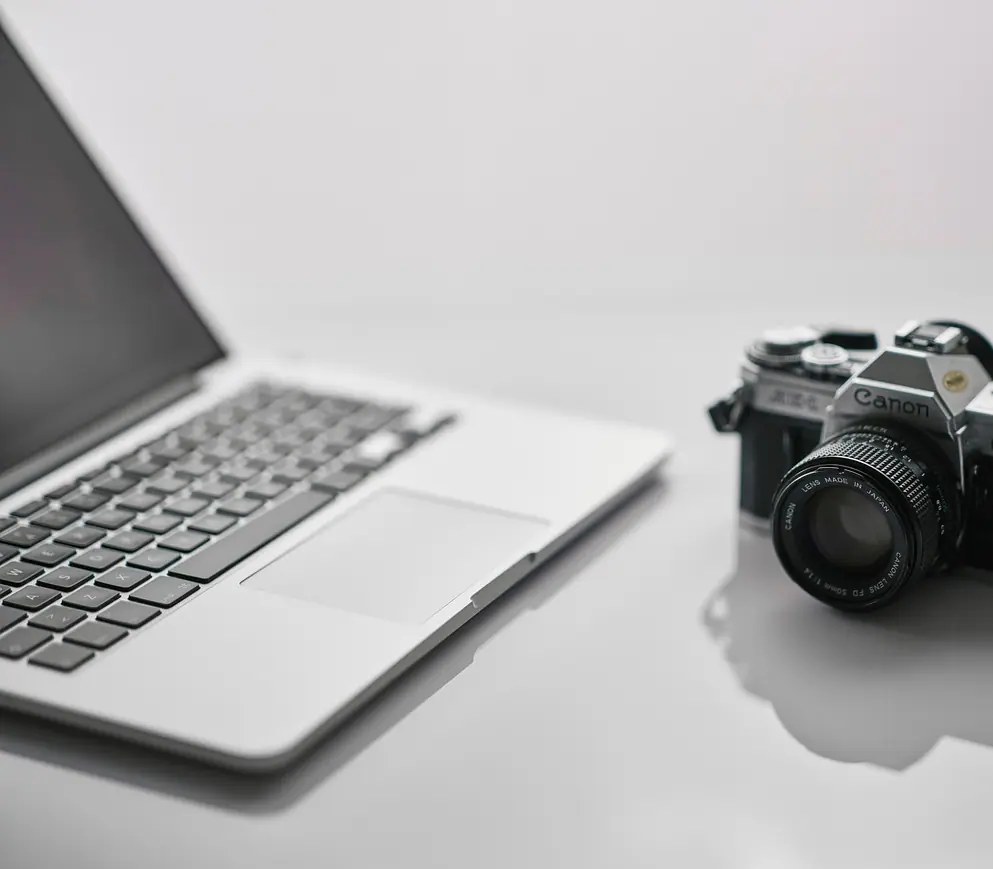 Notebook sobre a mesa